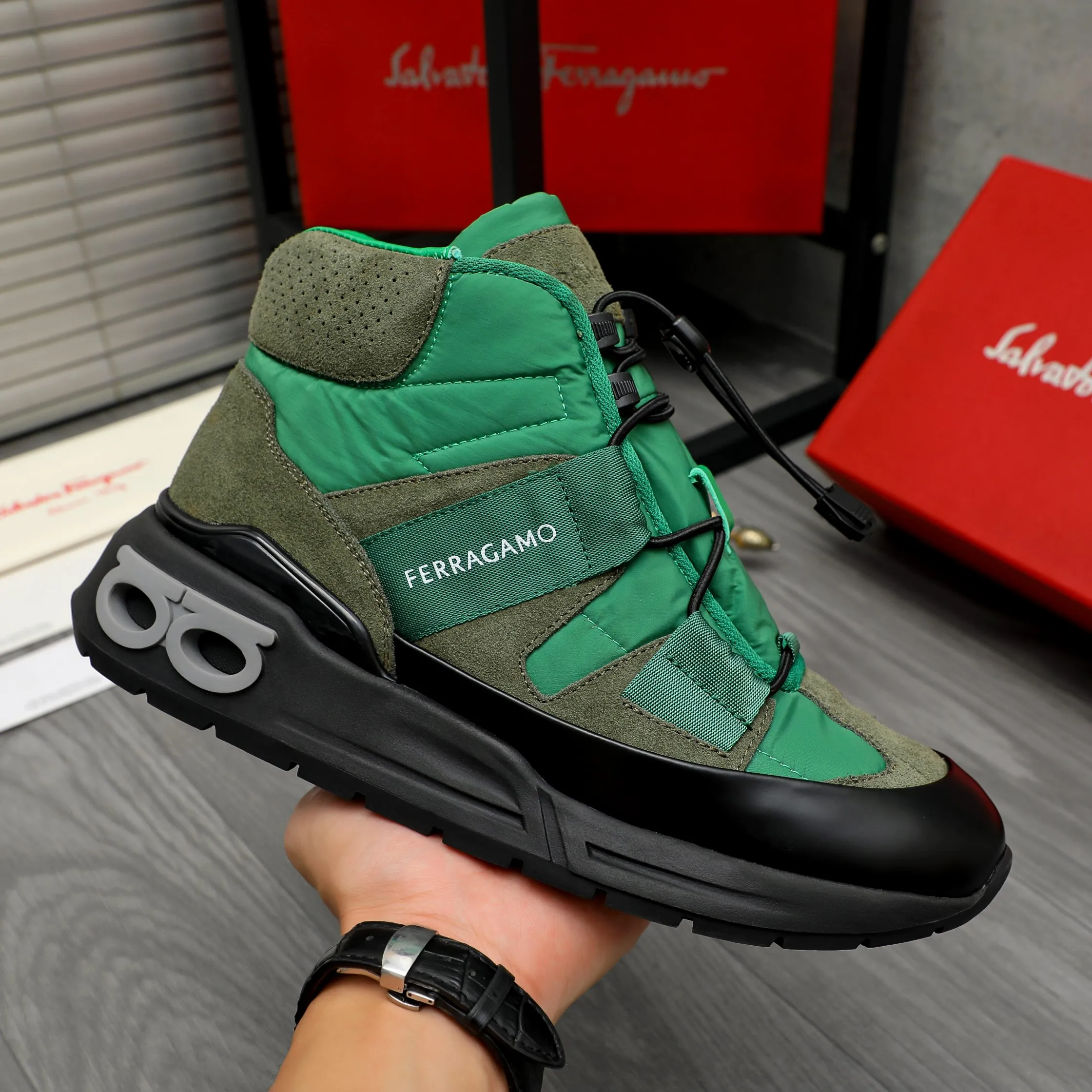 Men's shoes 💰640 Product trademark: Ferragamo "Ferragamo" high-top casual shoes Regular size: 38-46 (45.46 is custom-made and non-returnable) Product materials: Selected frosted cowhide stitching cloth upper, cowhide lining, original outsole